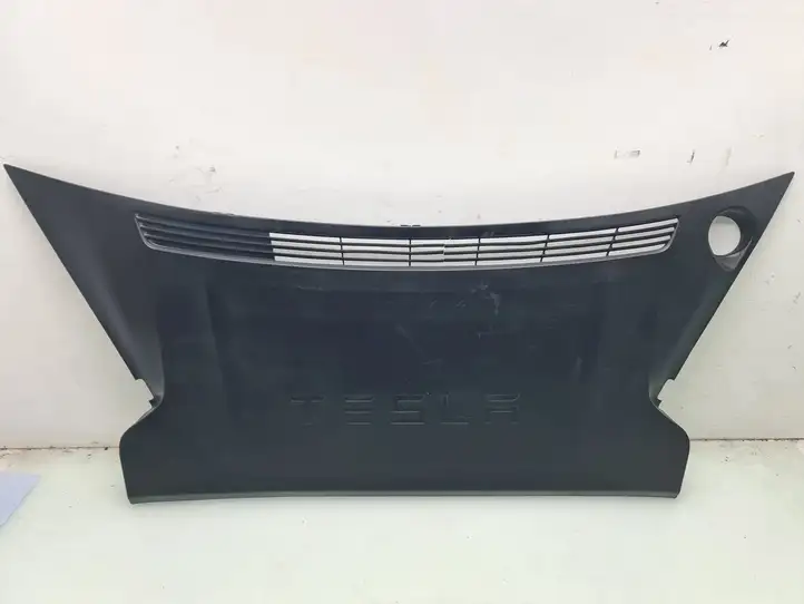 Tesla Model S (2016 - 2021) 106048100C Обшивка бардачка — фото 1