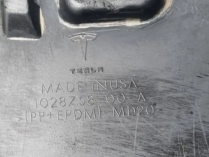 Tesla Model S (2016 - 2021) 102875800A Отделка заднего порога — фото 3