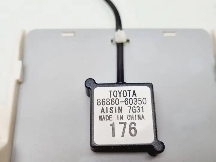 Toyota Land Cruiser (J150) (2009 - ) 8686060350 GPS антенна — фото 5
