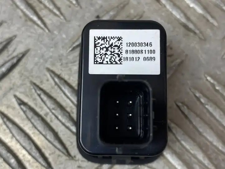 Hyundai Santa Fe (2018 - 2020)  120030346 Кнопка закрывания багажника