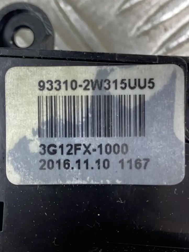 Hyundai Grand Santa Fe NC (2015 - 2018) 933102W315UU5 Включатель AUTO HOLD — фото 2