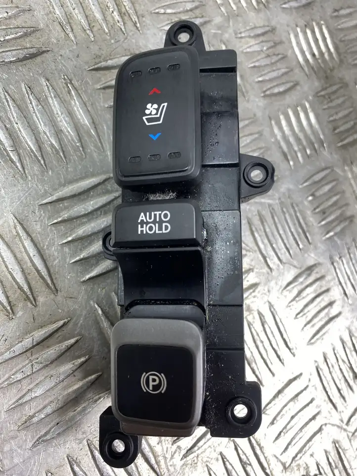 Hyundai Grand Santa Fe NC (2015 - 2018) 933102W315UU5 Включатель AUTO HOLD — фото 5
