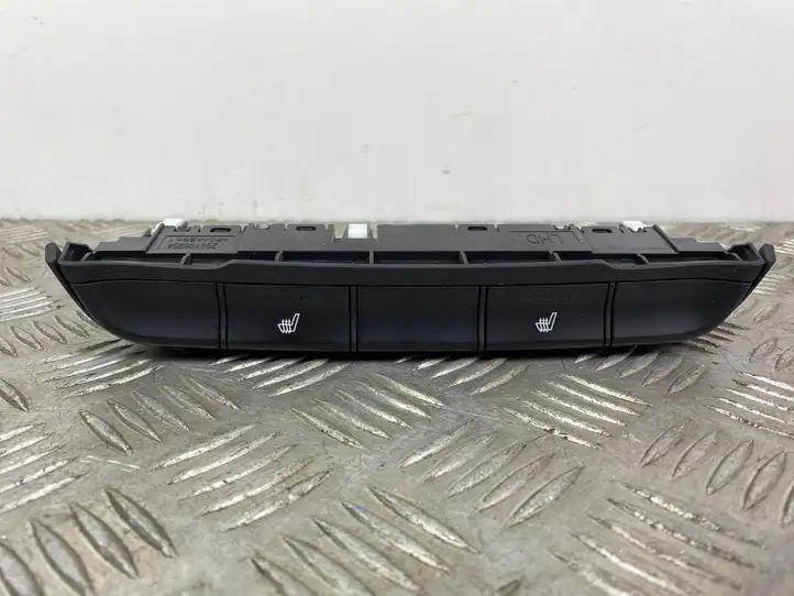 Hyundai Santa Fe (2018 - 2020) 93600S1030 Включатель обогрева — фото 1