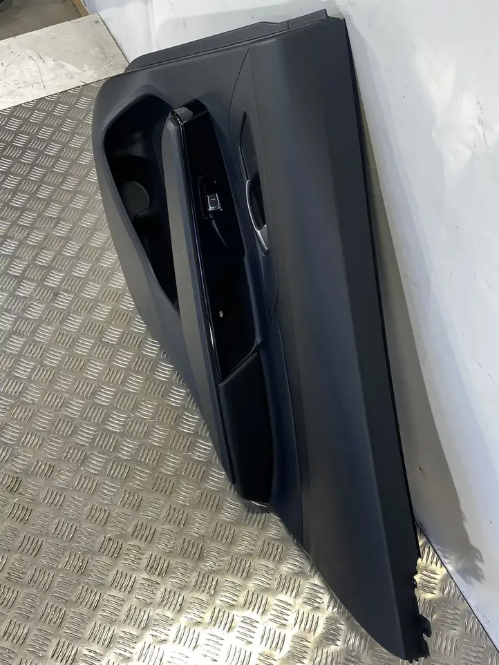 SsangYong Korando (2017 - )   Обшивка задней двери