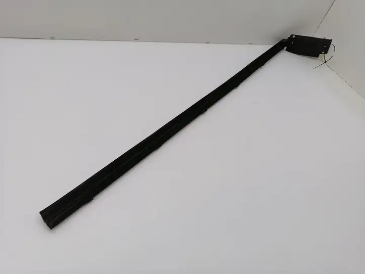 Mercedes-Benz CLK A208 (1997 - 2002)  A2087201624 Отделка стекла передней двери