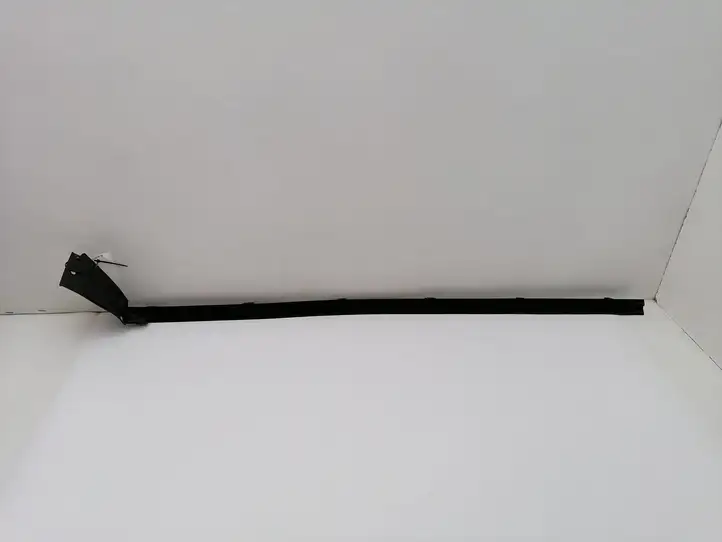 Mercedes-Benz CLK A208 (1997 - 2002)  A2087201624 Отделка стекла передней двери