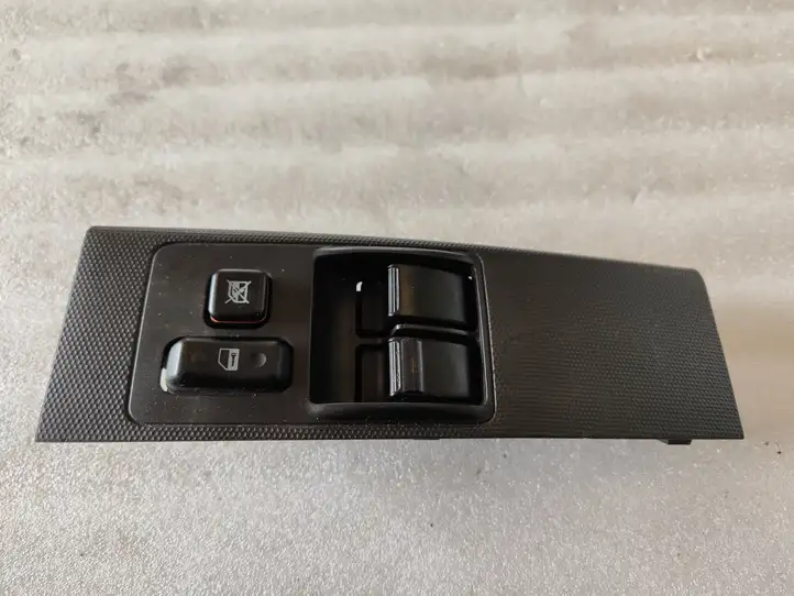 Toyota Corolla Verso AR10 (2004 - 2009) 742320F020 Блок кнопок стеклоподъемников — фото 1