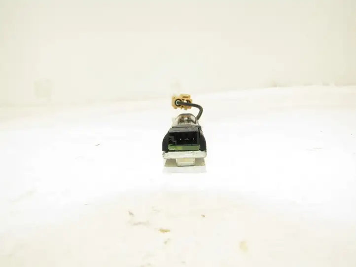 Volkswagen Tiguan (2007 - 2011)   Усилитель антенны