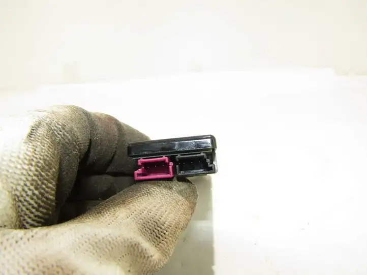 Mercedes-Benz C W204 (2007 - 2014)   Усилитель антенны