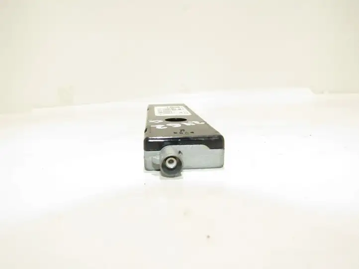 Mercedes-Benz C W204 (2007 - 2014)   Усилитель антенны