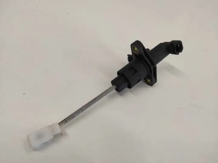 Volkswagen Golf IV (1998 - 2005)  1J1721388C Главный цилиндр сцепления