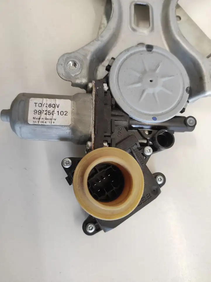 Toyota Corolla Verso AR10 (2004 - 2009)   Передний комплект электрического механизма для подъема окна