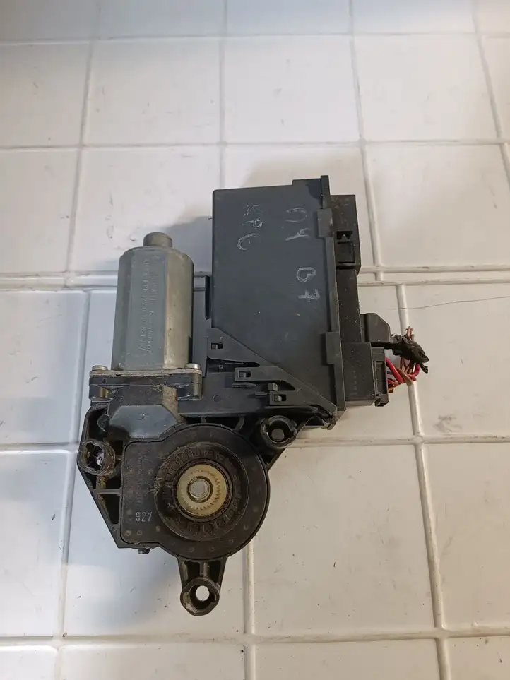 Audi A4 S4 B7 8E 8H (2004 - 2009) 105848108 Стеклоподъемник задней двери — фото 3