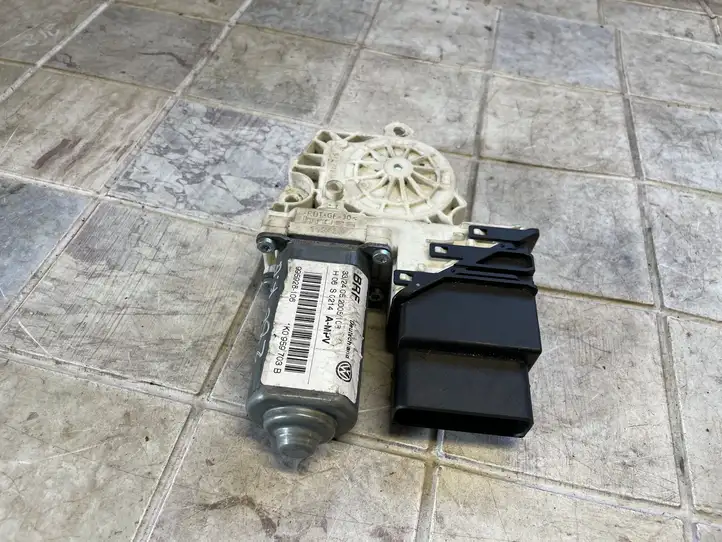Volkswagen Touran I (2003 - 2010)  1K0959703B Механизм подъема окон задней двери