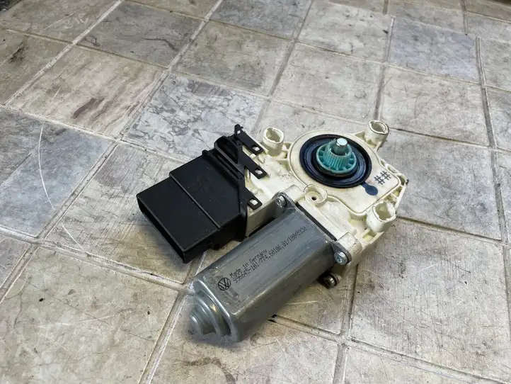 Volkswagen Touran I (2003 - 2010)  1K0959703B Механизм подъема окон задней двери