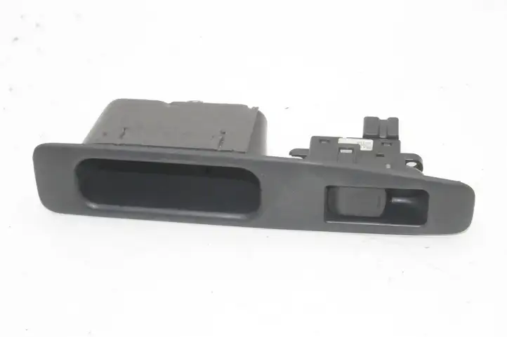 Nissan Qashqai (2010 - 2013) 25411BR00A Кнопка фаркопа в багажнике — фото 1