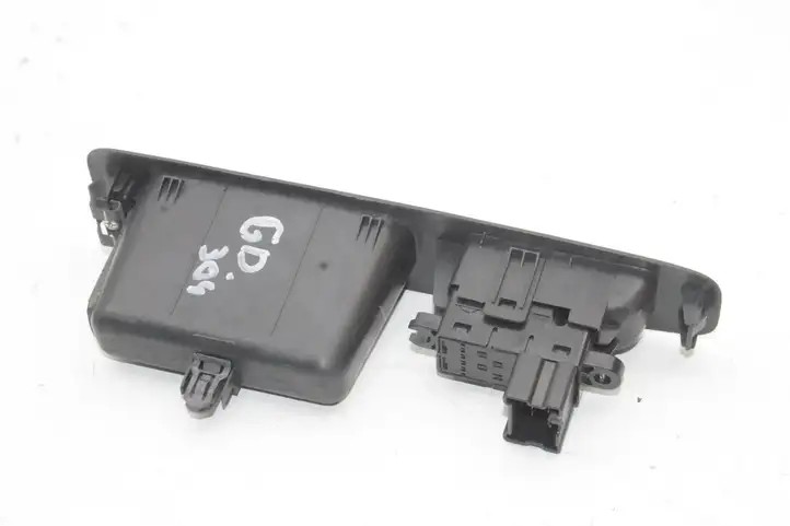 Nissan Qashqai (2010 - 2013) 25411BR00A Кнопка фаркопа в багажнике — фото 2