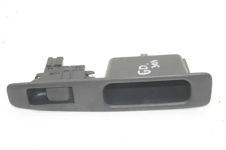 Nissan Qashqai (2010 - 2013) 25411BR00A Кнопка фаркопа в багажнике — фото 3