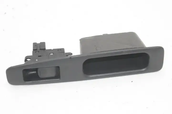 Nissan Qashqai (2010 - 2013) 25411BR00A Кнопка фаркопа в багажнике — фото 3