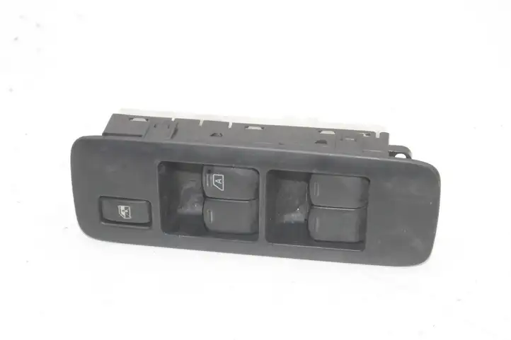 Nissan Qashqai (2010 - 2013) 25401BR00A Кнопка фаркопа в багажнике — фото 1