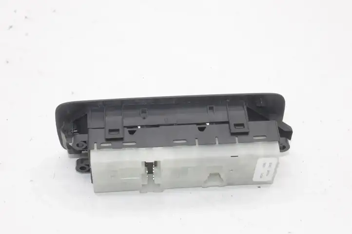 Nissan Qashqai (2010 - 2013) 25401BR00A Кнопка фаркопа в багажнике — фото 2