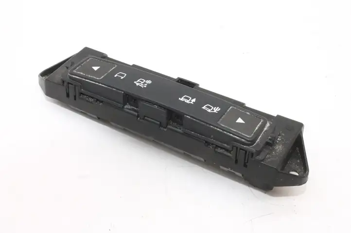 Land Rover Evoque I (2011 - 2015) EJ3214B596AB Кнопка фаркопа в багажнике — фото 2