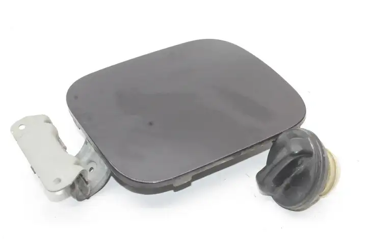 Nissan Qashqai (2010 - 2013)   Отделка у крышки топливного бака