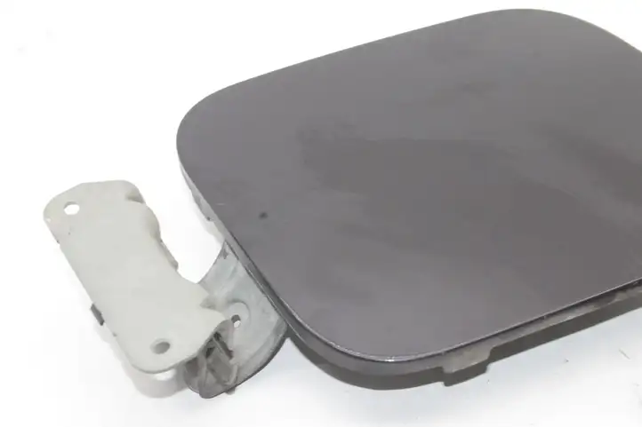 Nissan Qashqai (2010 - 2013)   Отделка у крышки топливного бака