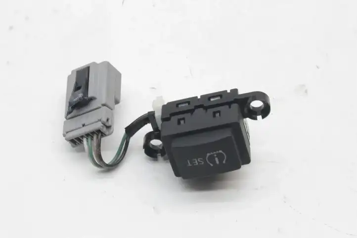 Subaru Forester SJ (2013 - 2018) 299116393 Кнопка фаркопа в багажнике — фото 2