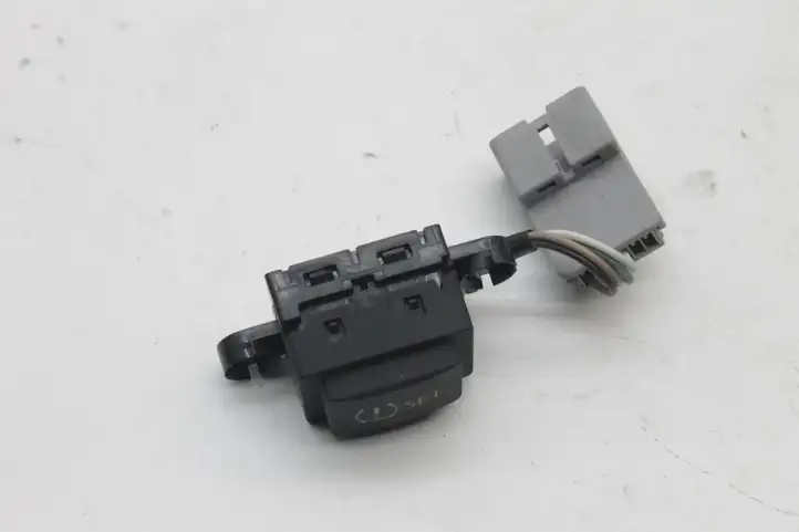 Subaru Forester SJ (2013 - 2018) 299116393 Кнопка фаркопа в багажнике — фото 4