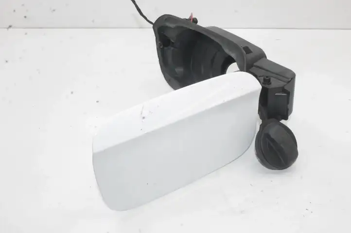 Audi A5 (2016 - )  8W7809906 Отделка у крышки топливного бака