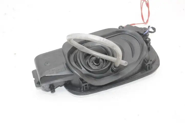 Audi A5 (2016 - )  8W7809906 Отделка у крышки топливного бака