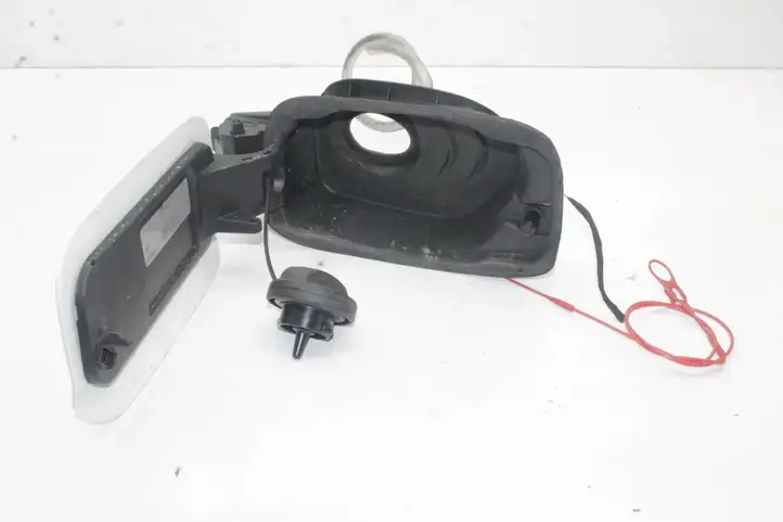 Audi A5 (2016 - )  8W7809906 Отделка у крышки топливного бака