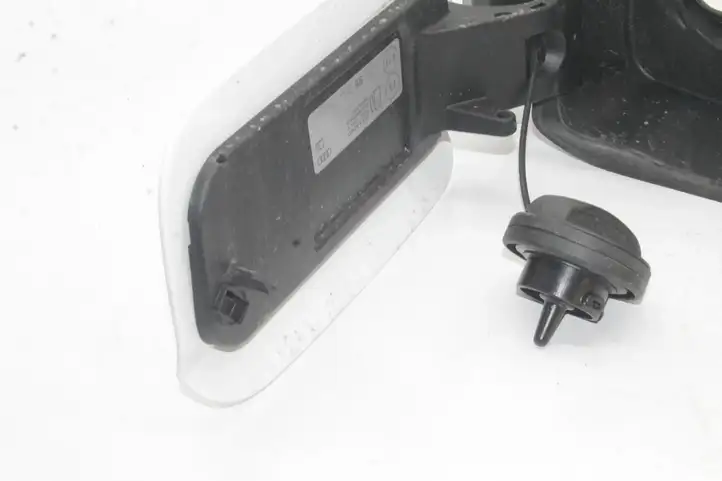 Audi A5 (2016 - )  8W7809906 Отделка у крышки топливного бака