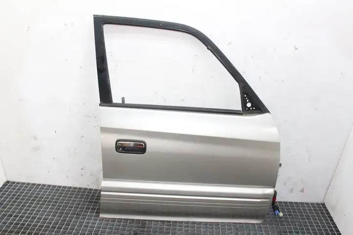 Toyota Land Cruiser (HDJ90) (1996 - 2002)   Дверь