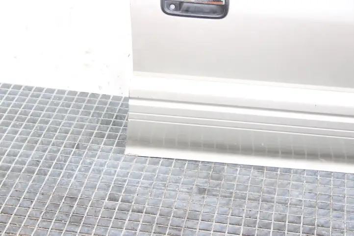 Toyota Land Cruiser (HDJ90) (1996 - 2002)   Дверь