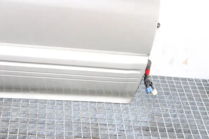 Toyota Land Cruiser (HDJ90) (1996 - 2002)   Дверь