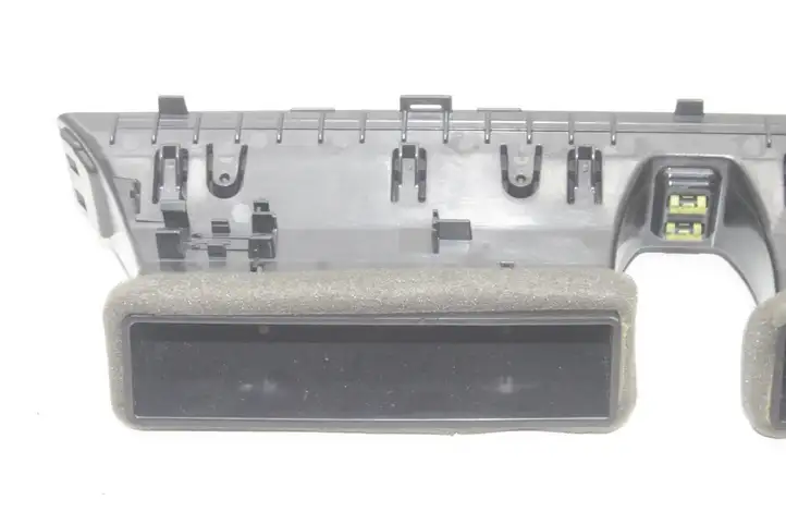 Audi A5 (2016 - )  09634006 Воздушная решётка окна