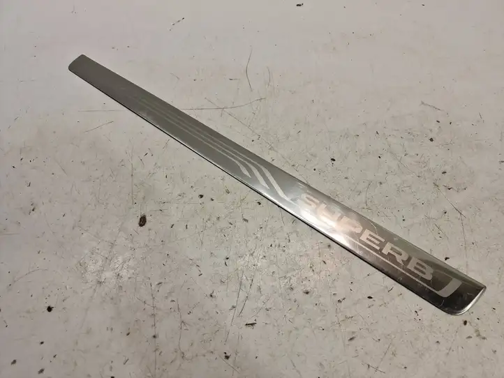 Skoda Superb B8 (3V) (2015 - 2023)  3V0853813D Отделка переднего порога (внутренняя)