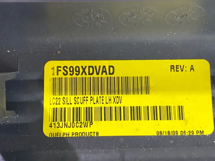 Dodge Challenger (2010 - 2014) 1FS99XDVAD Внутренняя отделка переднего порога — фото 3