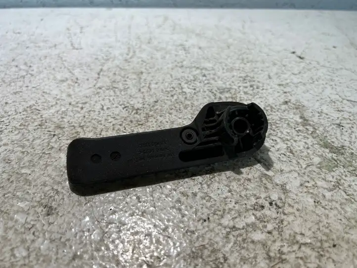 Volkswagen Golf VI (2009 - 2013)  1J1823533C Ручка капота