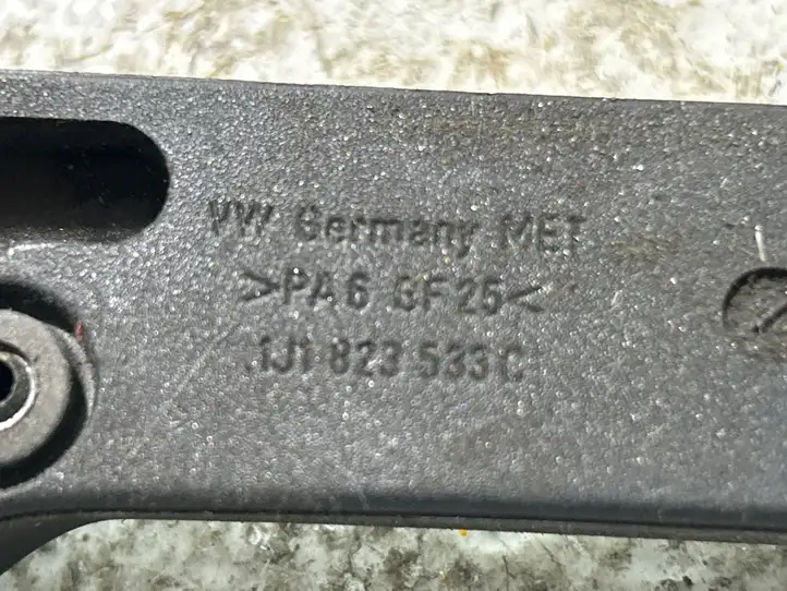 Volkswagen Golf VI (2009 - 2013)  1J1823533C Ручка капота