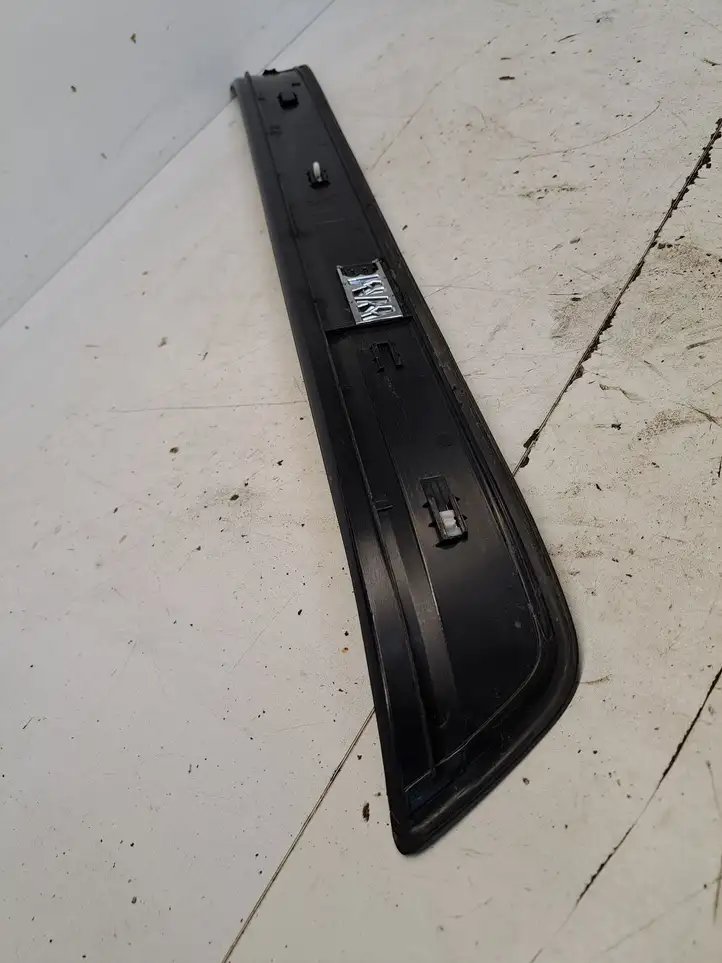 BMW 3 E90 E91 (2005 - 2012)  51477060280 Отделка переднего порога (внутренняя)