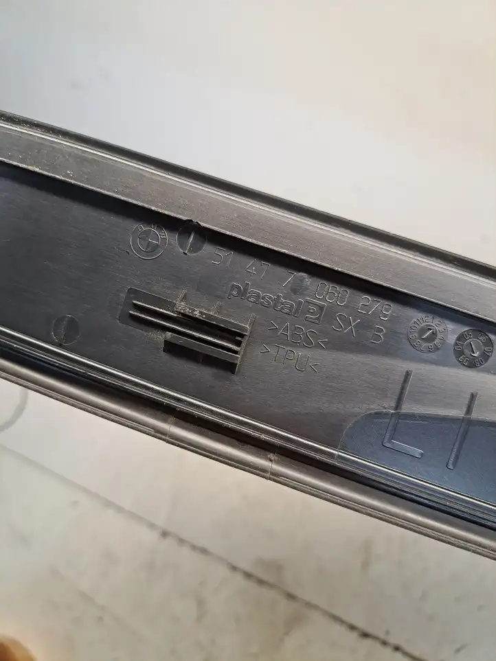 BMW 3 E90 E91 (2005 - 2012) 51477060279 Внутренняя отделка переднего порога — фото 6