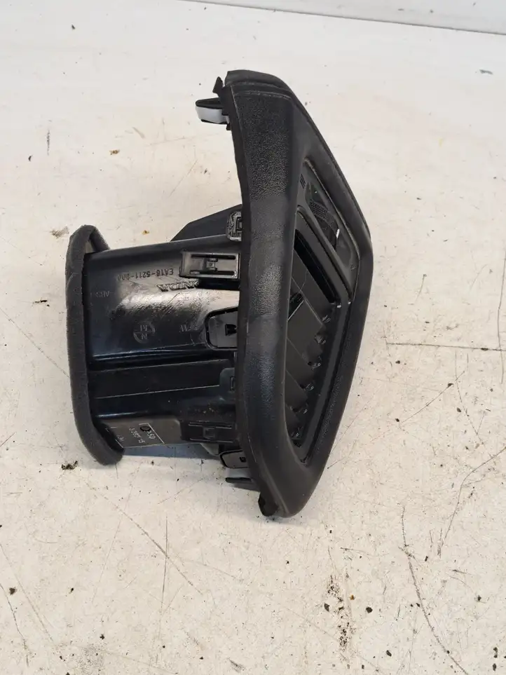 Honda HR-V (2015 - 2020) EA165211200 Центральный воздушный дефлектор — фото 6