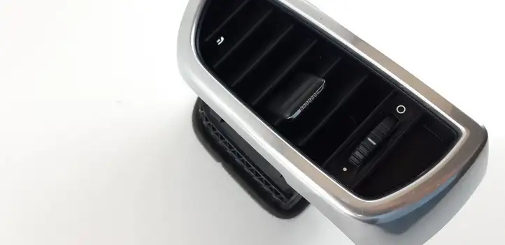 Xpeng G3 (2022 - )  7P5819704B Боковая воздушный дефлектор