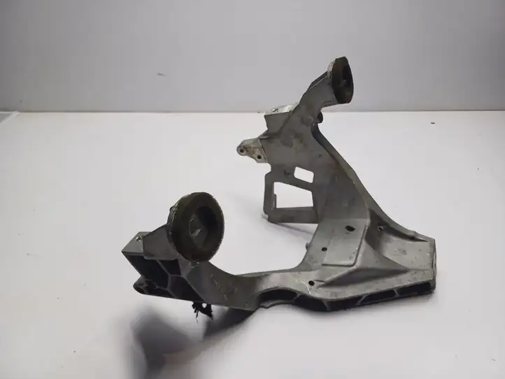 BMW 5 F10 F11 (2009 - 2016) 6140831 Кронштейн рулевой колонки — фото 2