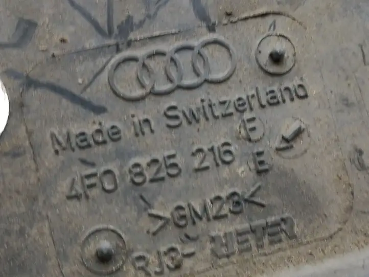 Audi A6 S6 C6 4F (2004 - 2008) 4F0825216F Защита топливного бака — фото 6