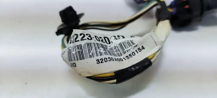 Toyota Corolla E120 E130 (2000 - 2004) 8222302030 Датчик ускорения — фото 3