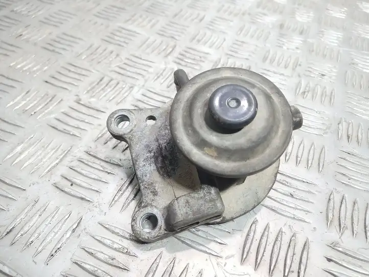 Toyota Corolla E120 E130 (2000 - 2004) Кронштейн топливного фильтра — фото 1